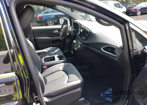 2025 Chrysler Pacifica Select from USA, damaged, VIN 2C4RC1BG3SR584689